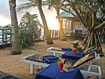 dalawella beach resort