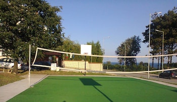 hotel vemara club