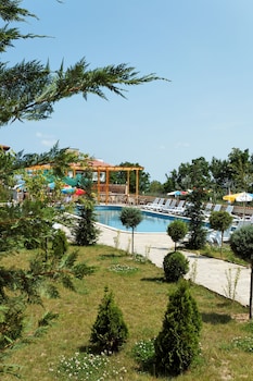 hotel vemara club