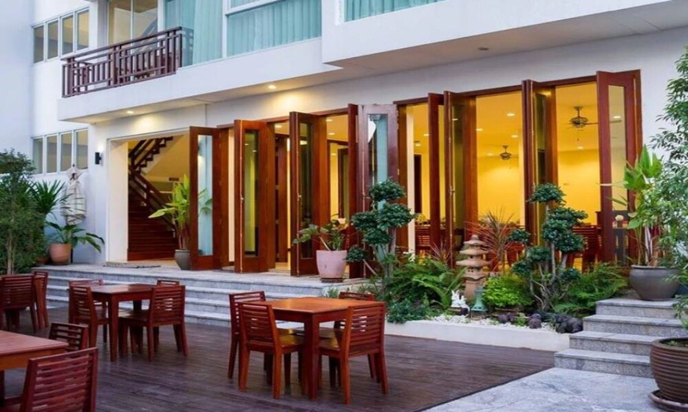 sabaidee at lao hotel