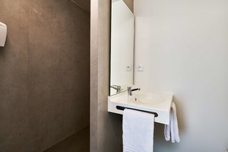 premiere classe la roche sur yon mouilleron le captif