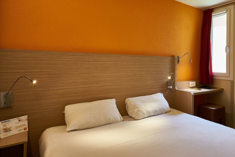 premiere classe la roche sur yon mouilleron le captif