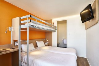 premiere classe la roche sur yon mouilleron le captif