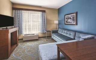 la quinta inn and suites by wyndham niagara falls