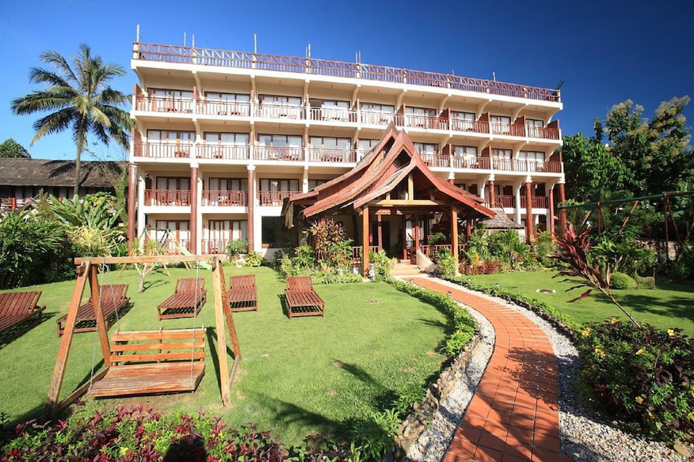 the elephant crossing hotel