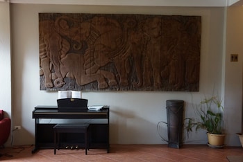 the elephant crossing hotel