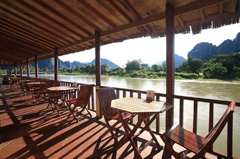 the elephant crossing hotel