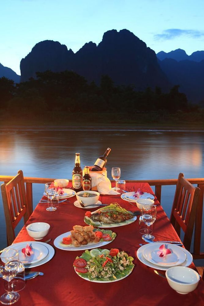 the elephant crossing hotel