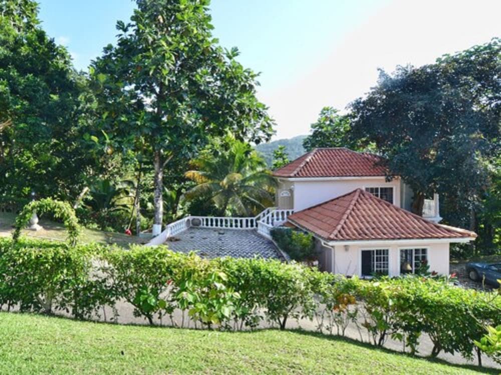 tropical lagoon resort