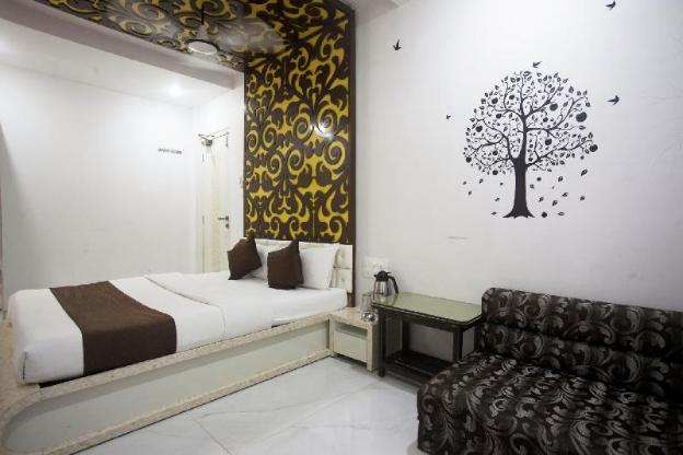 hotel satellite