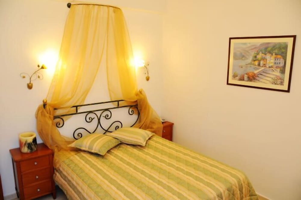 skiathos island suites