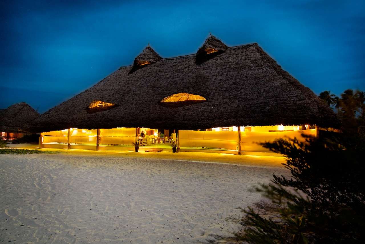 hakuna majiwe beach lodge