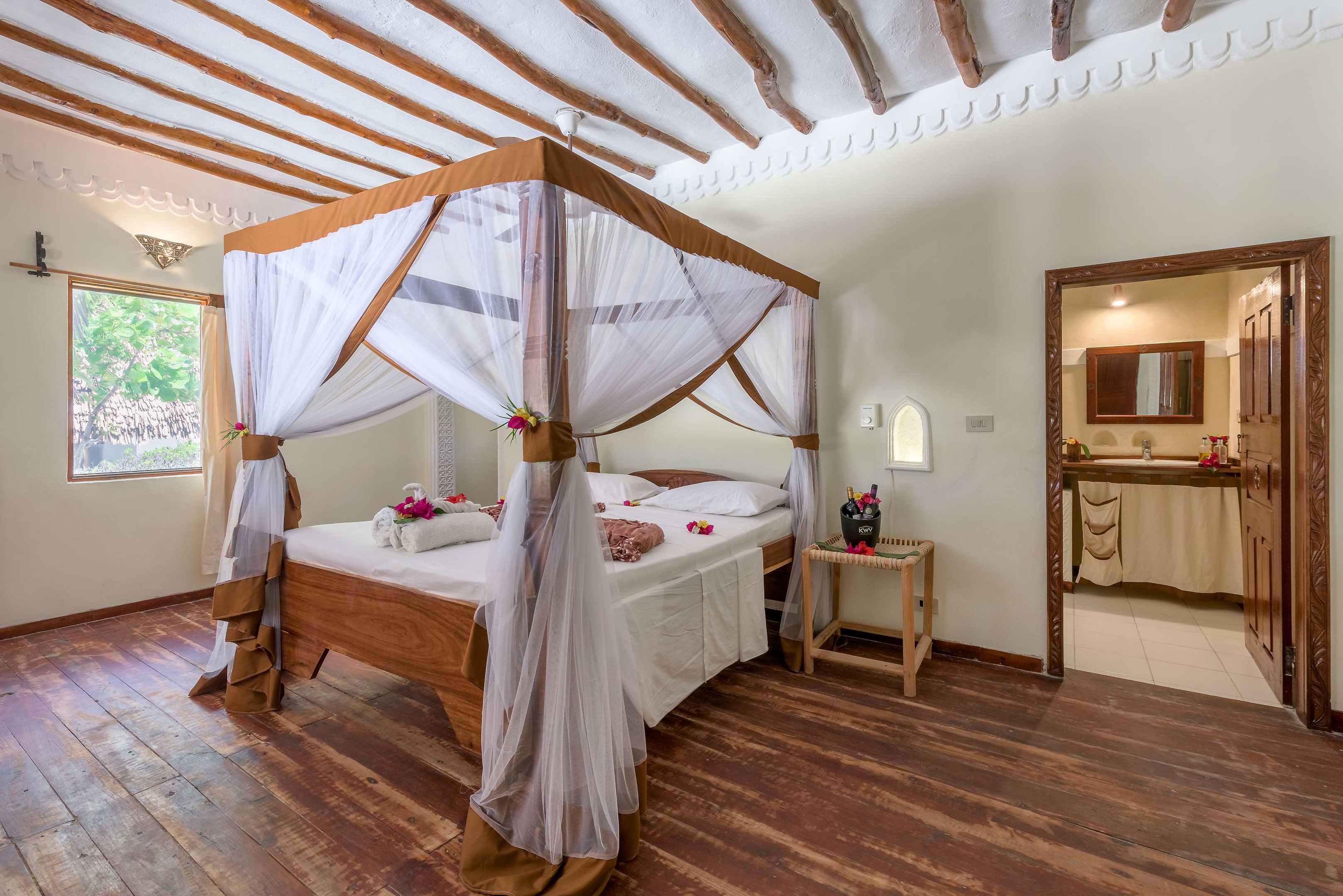 hakuna majiwe beach lodge