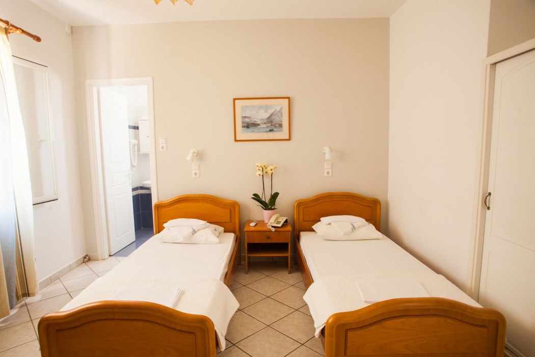 Olympia Hotel,Ermoupoli>>Ano Siros,2 star