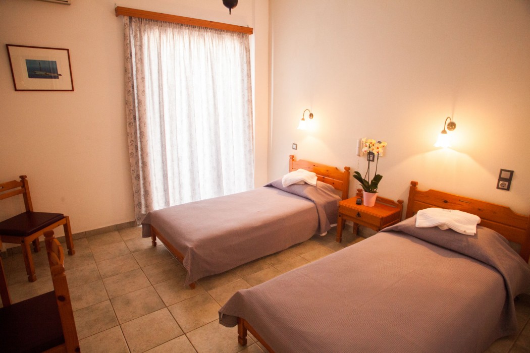 Olympia Hotel,Ermoupoli>>Ano Siros,2 star