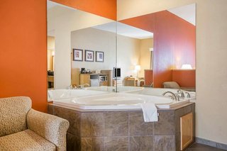 Comfort Suites Louisville Airport,Louisville>>Jefferson County,3 star