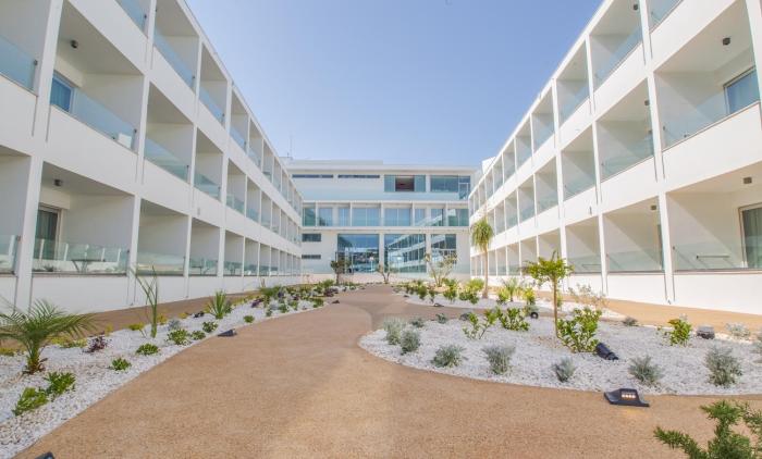 nicholas color hotel