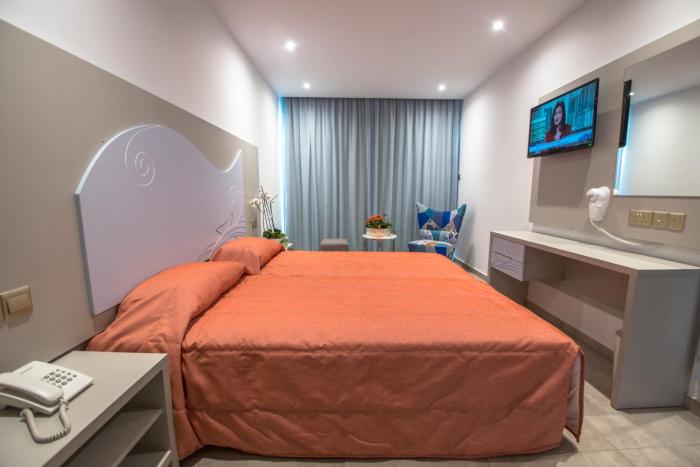 nicholas color hotel