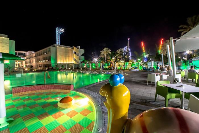 nicholas color hotel