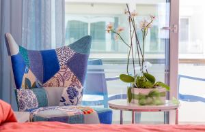 nicholas color hotel