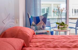 nicholas color hotel