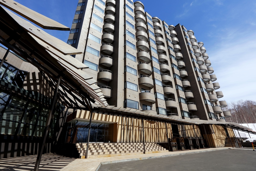 one niseko resort towers