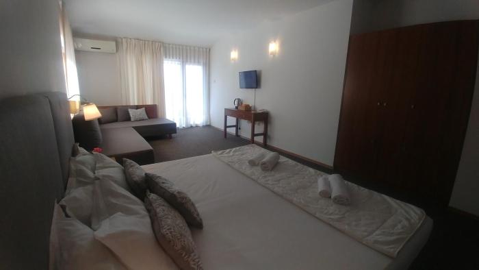 family hotel muses