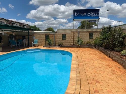 bridge street motor inn