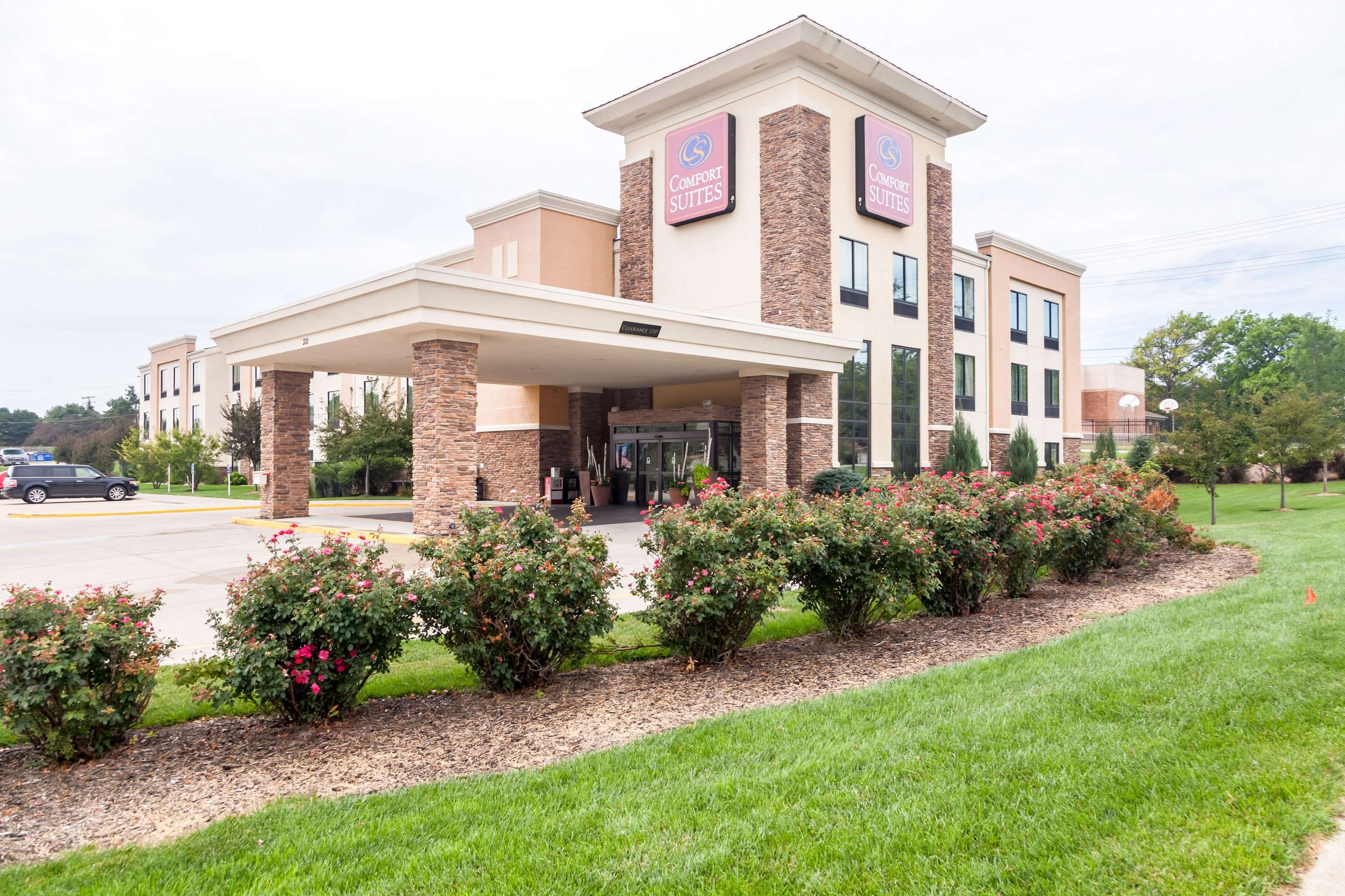 comfort suites east lincoln mall area