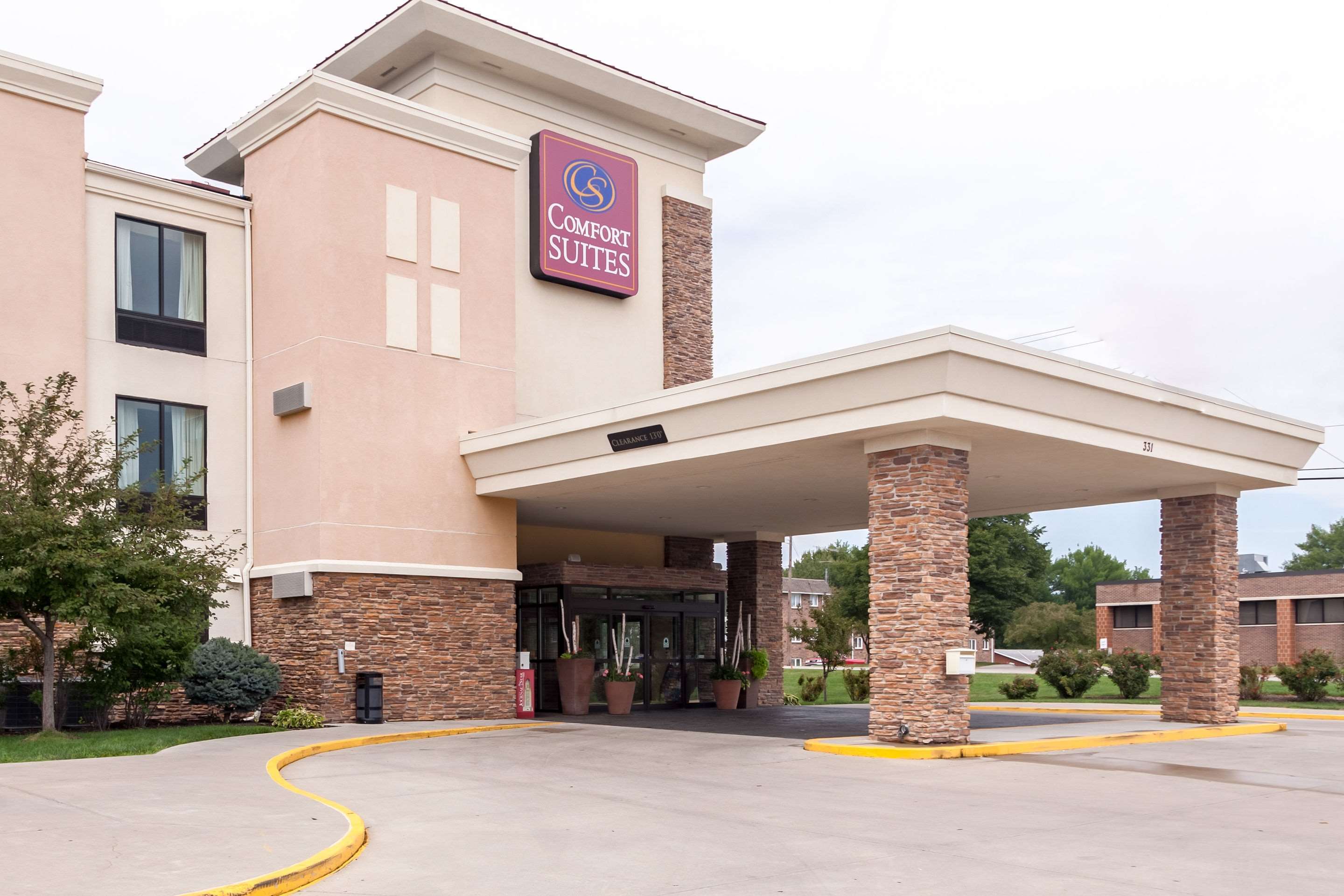 comfort suites east lincoln mall area