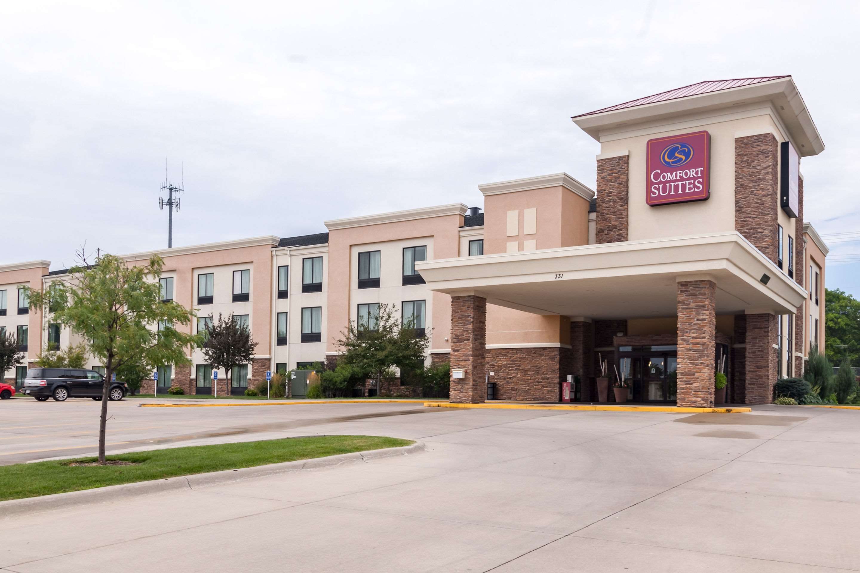 comfort suites east lincoln mall area