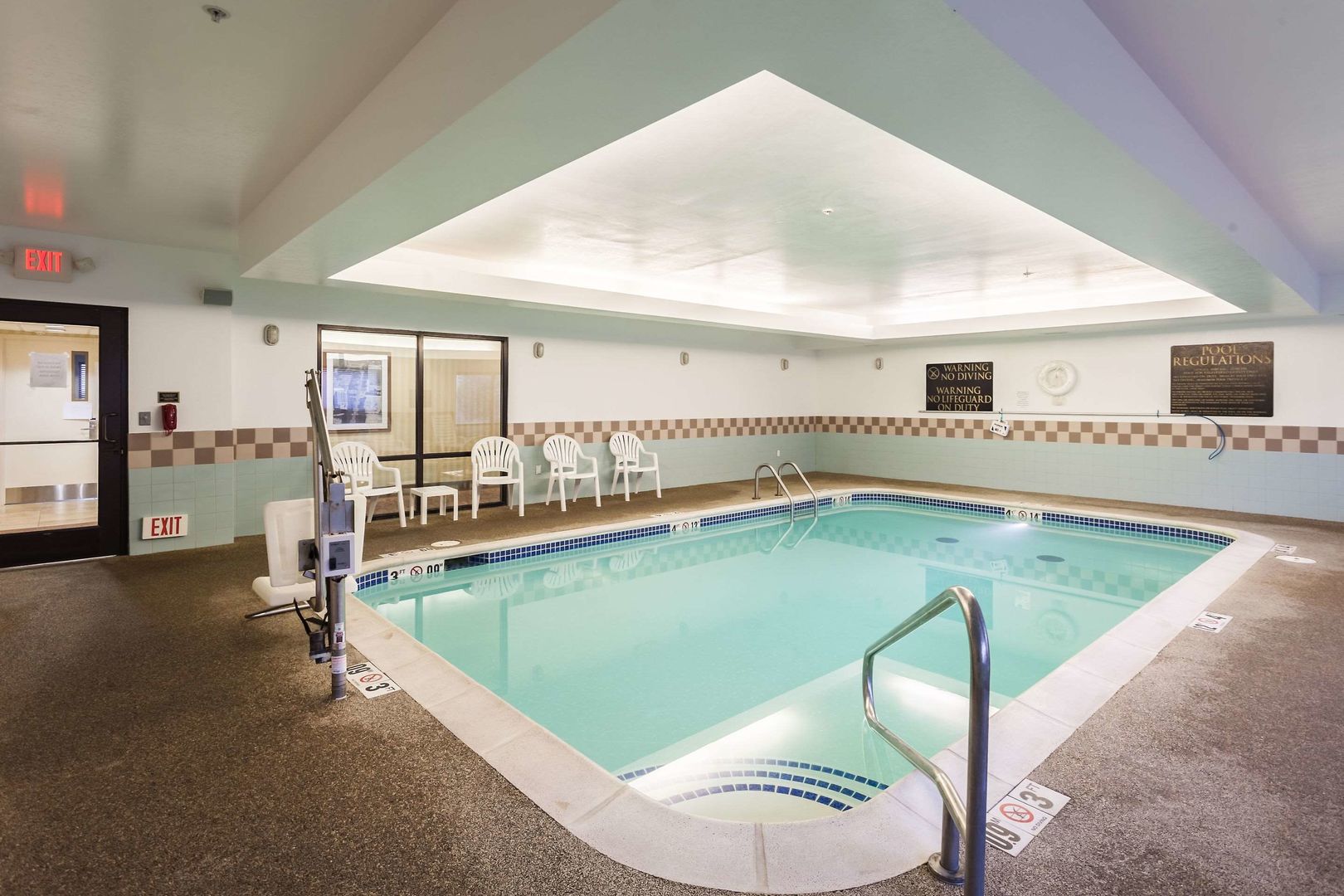 comfort suites east lincoln mall area