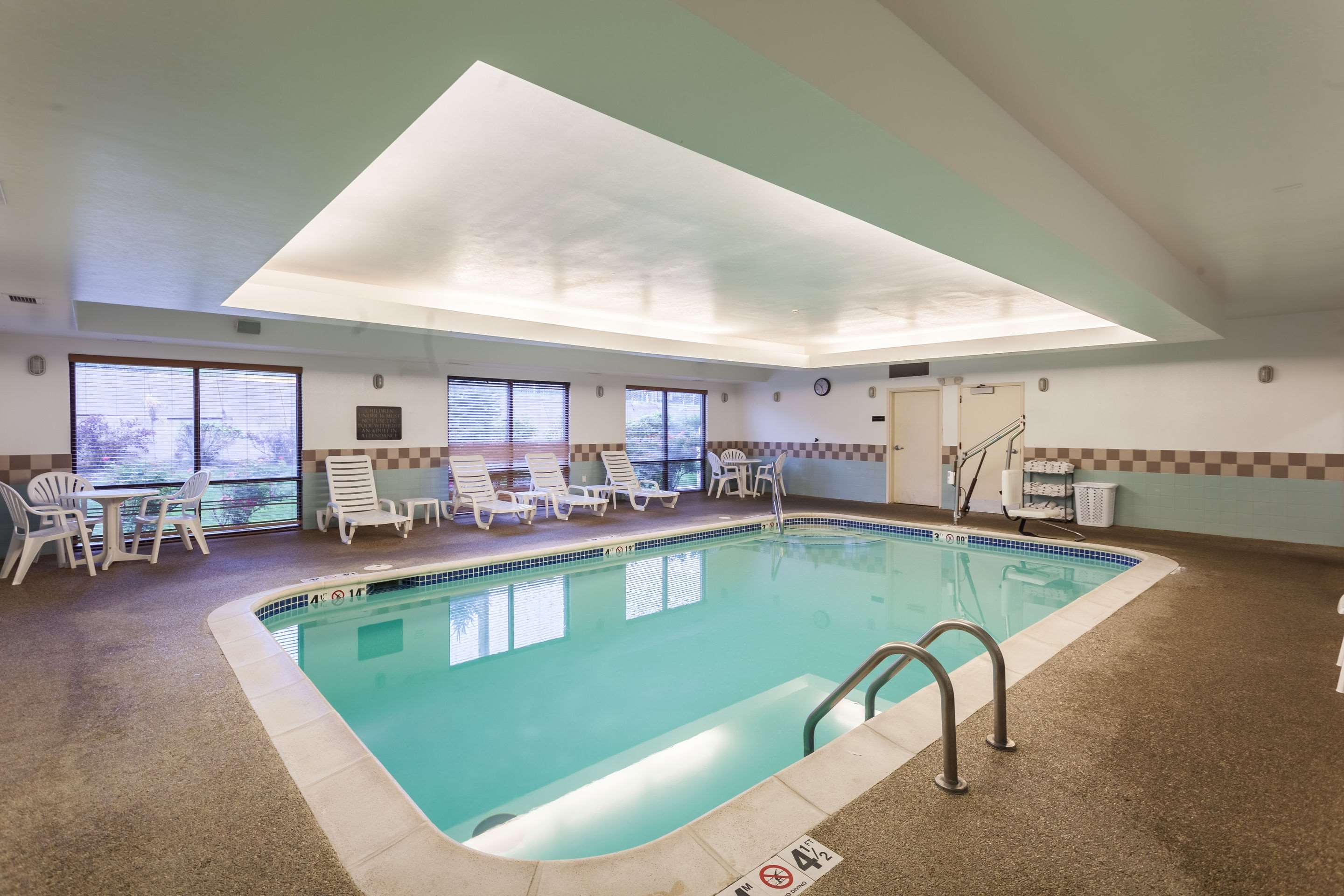 comfort suites east lincoln mall area