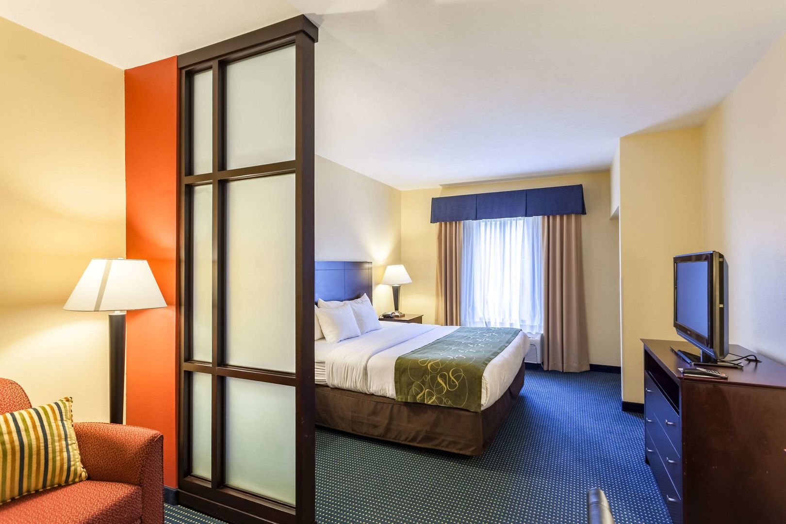 comfort suites east lincoln mall area