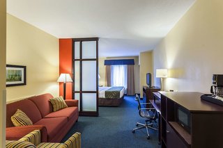 comfort suites east lincoln mall area