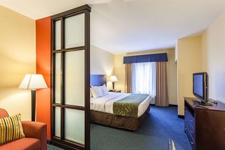 comfort suites east lincoln mall area