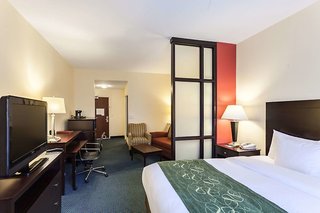comfort suites east lincoln mall area