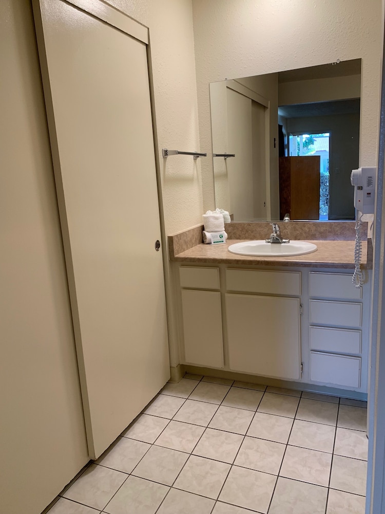 california suites hotel