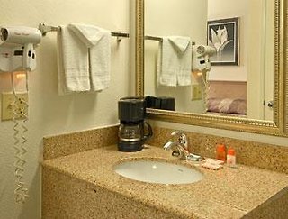 Howard Johnson By Wyndham San Diego Hotel Circle,San Diego>>Mission Valley,2 star