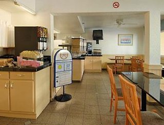 Howard Johnson By Wyndham San Diego Hotel Circle,San Diego>>Mission Valley,2 star