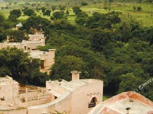 country club wildlife resort