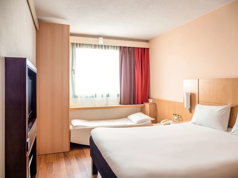 ibis barcelona santa coloma