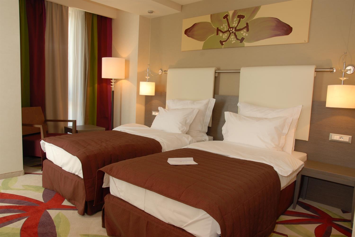golden tulip ana dome