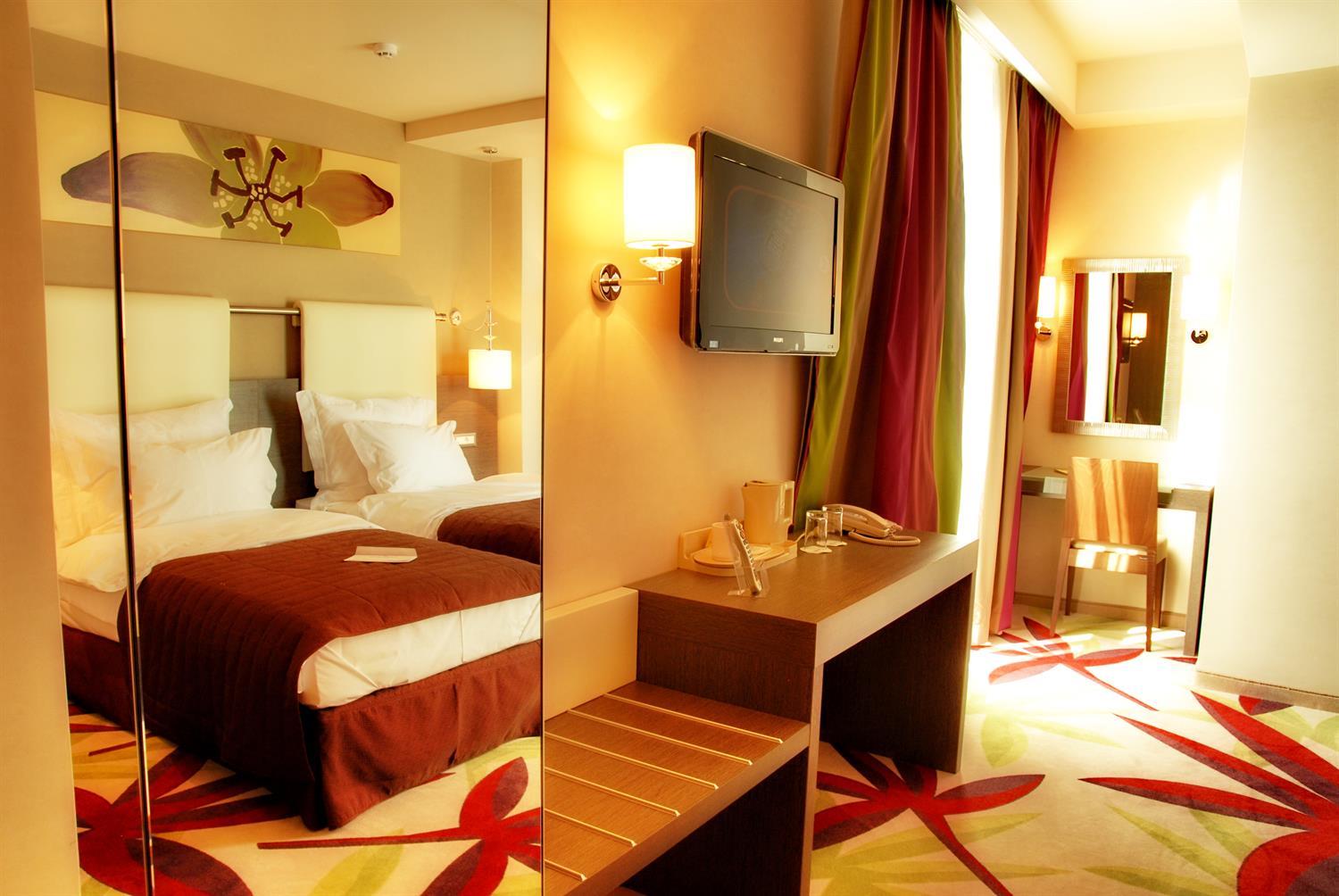 golden tulip ana dome