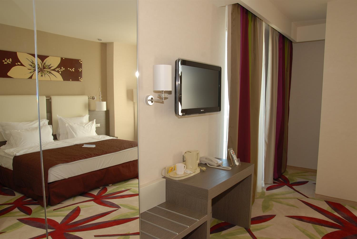 golden tulip ana dome