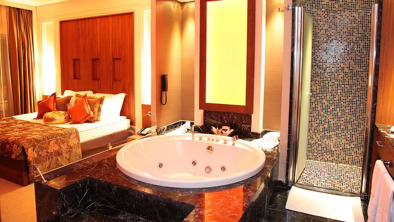 cratos premium hotel