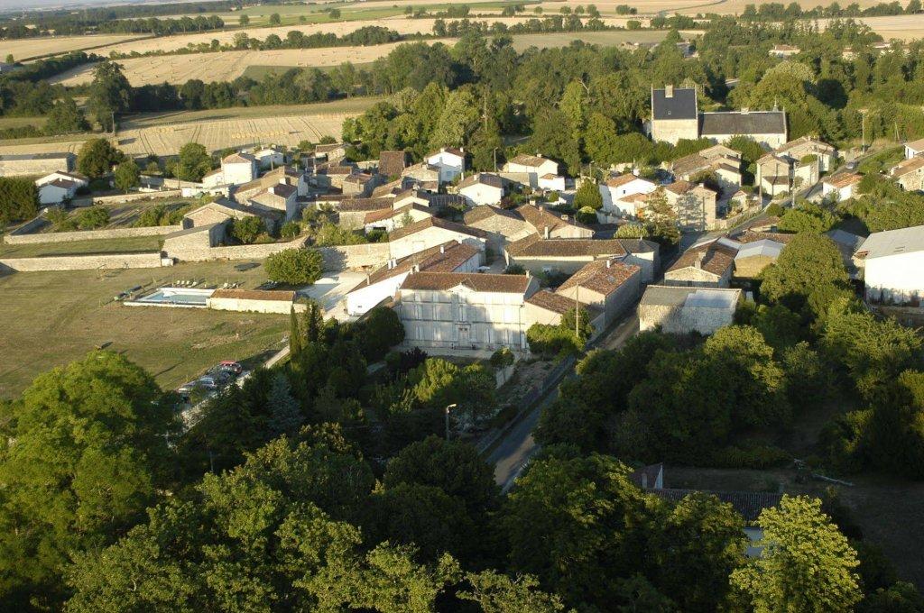 Domaine De La Laigne,Aujac>>Asnieres-La-Giraud,3 star