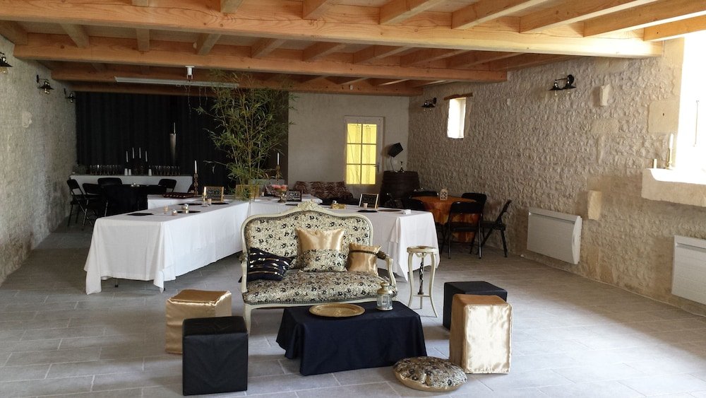 Domaine De La Laigne,Aujac>>Asnieres-La-Giraud,3 star