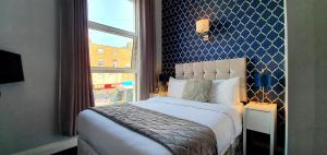 the gate hotel