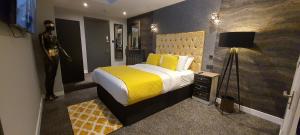 the gate hotel